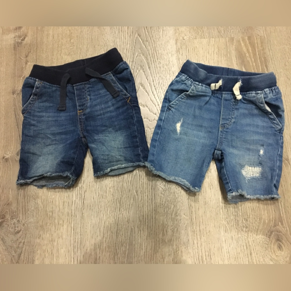 Gap. Baby gap.Pull-On Denim Shorts. Dark/light wash. 2 pack. 2T.
